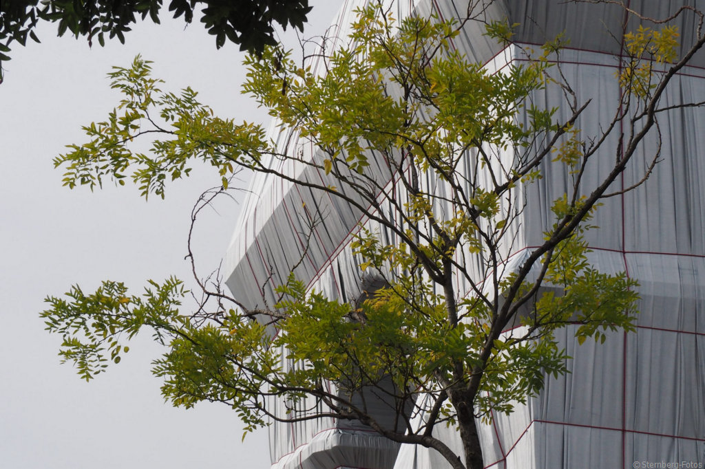 2109097, Paris / L'Arc de Triomphe Wrapped, Christo + Jeanne-Claude (realisiert von Wladimir Jawaschew), 1961-2021 / Arc de Triomphe de l’Étoile, 1836