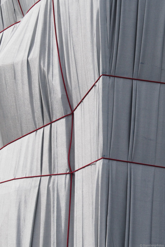 2109098, Paris / L'Arc de Triomphe Wrapped, Christo + Jeanne-Claude (realisiert von Wladimir Jawaschew), 1961-2021 / Arc de Triomphe de l’Étoile, 1836