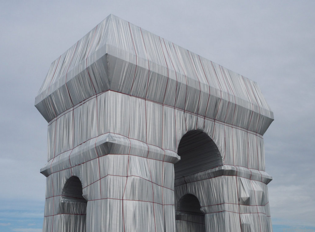 2109109, Paris / L'Arc de Triomphe Wrapped, Christo + Jeanne-Claude (realisiert von Wladimir Jawaschew), 1961-2021 / Arc de Triomphe de l’Étoile, 1836