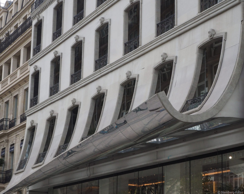 2109114, Paris / Dior Boutique, Olivier Girardot, 2021 (vorgehänge Stofffassade)