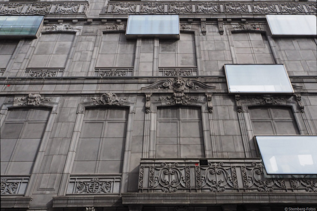 2109122, Paris / Hotel Fouquet Barrière, Gebäude: 1970, Fassade: Edouard François. 2006