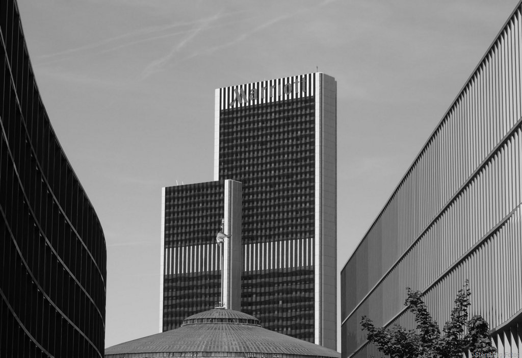 2208016, Frankfurt / Plaza Büro Center, Siegfried Hoyer + Richard Heil, 1972-76 / Mövenpick Hotel, ABB Architekten, 2004-05 / Skyline Plaza, Jourdan & Müller, 2013